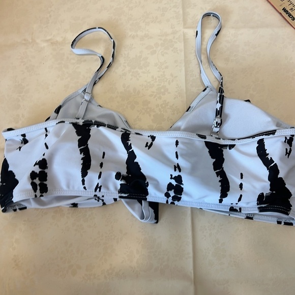 Shein two-piece High waisted Black/White Swimsuit/Bathing suit. Size 3XL - Picture 6 of 7